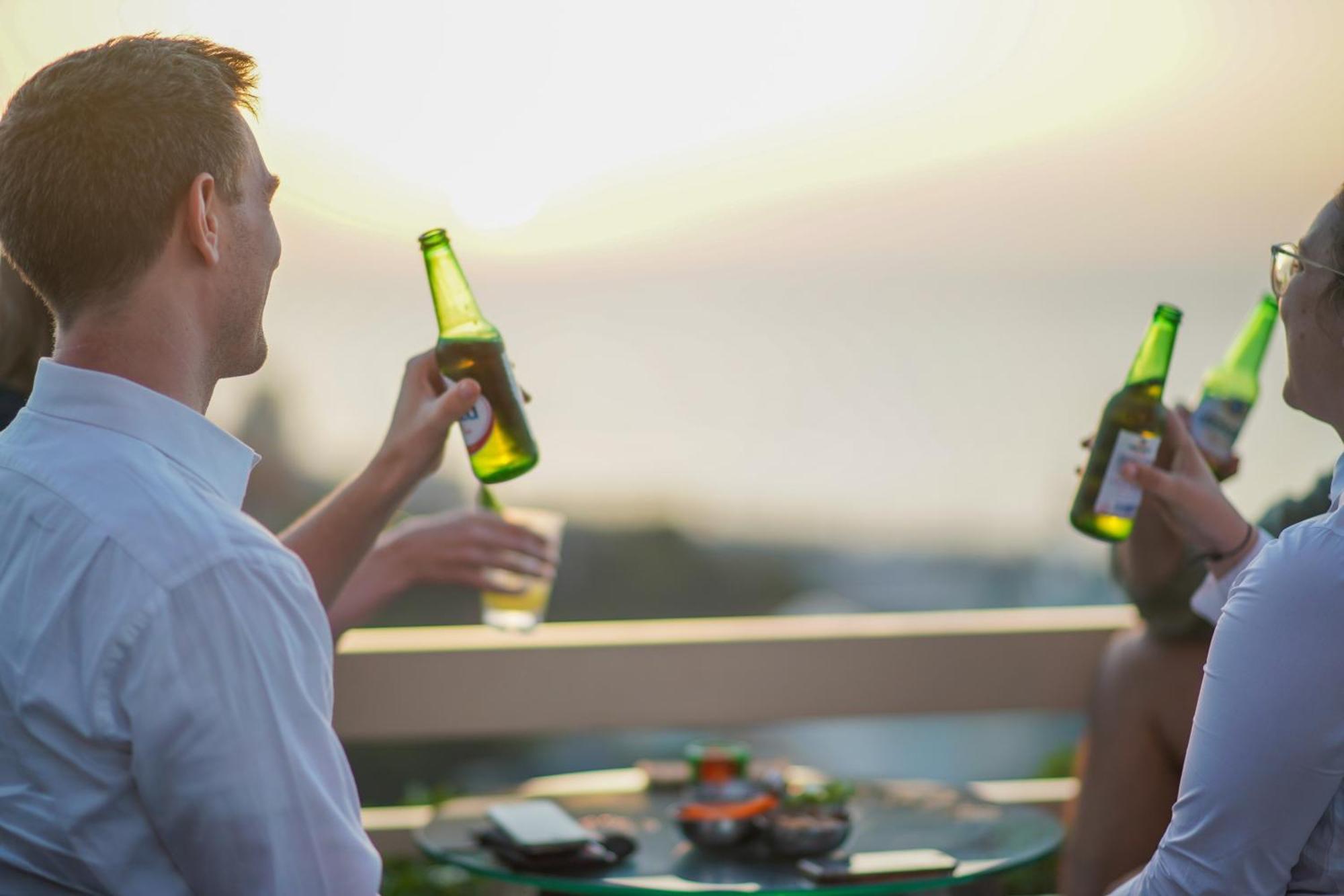 Готель Gefinor Rotana - Бейрут Екстер'єр фото Beer bottles