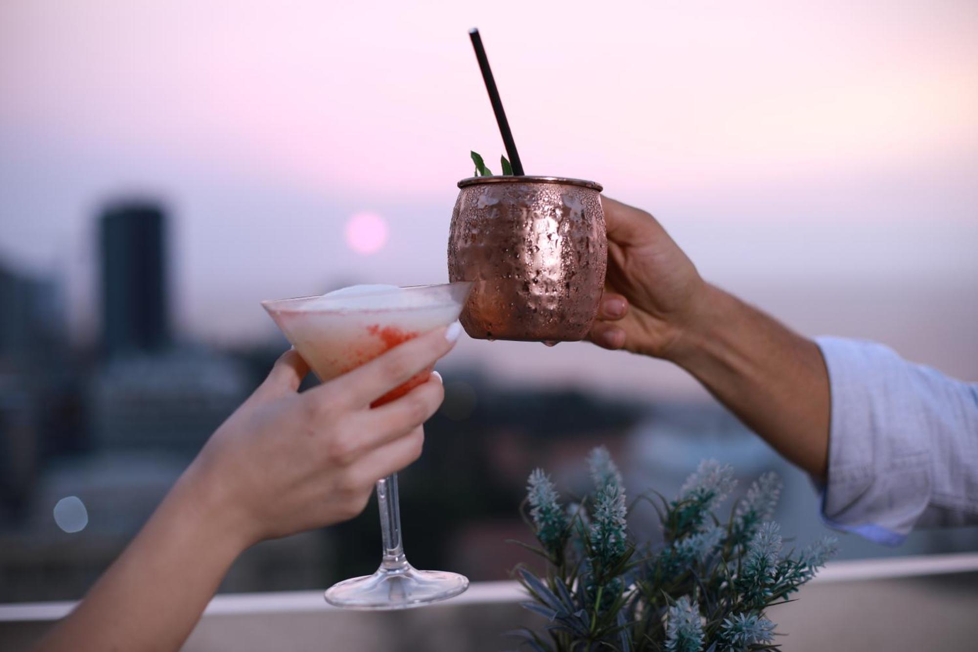 Готель Gefinor Rotana - Бейрут Екстер'єр фото A Moscow Mule cocktail