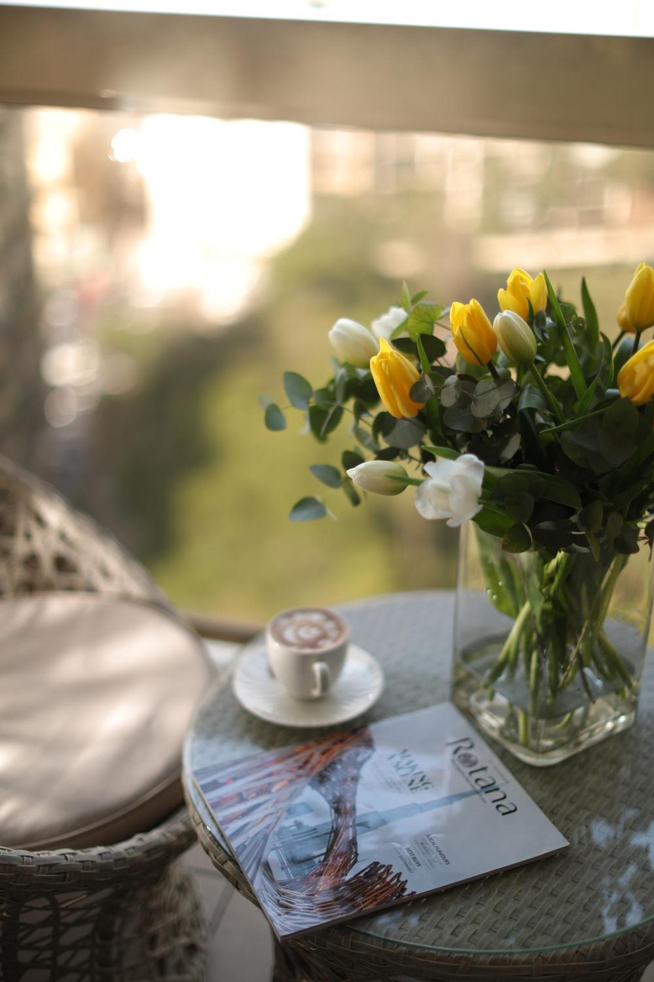 Готель Gefinor Rotana - Бейрут Екстер'єр фото A bouquet of flowers