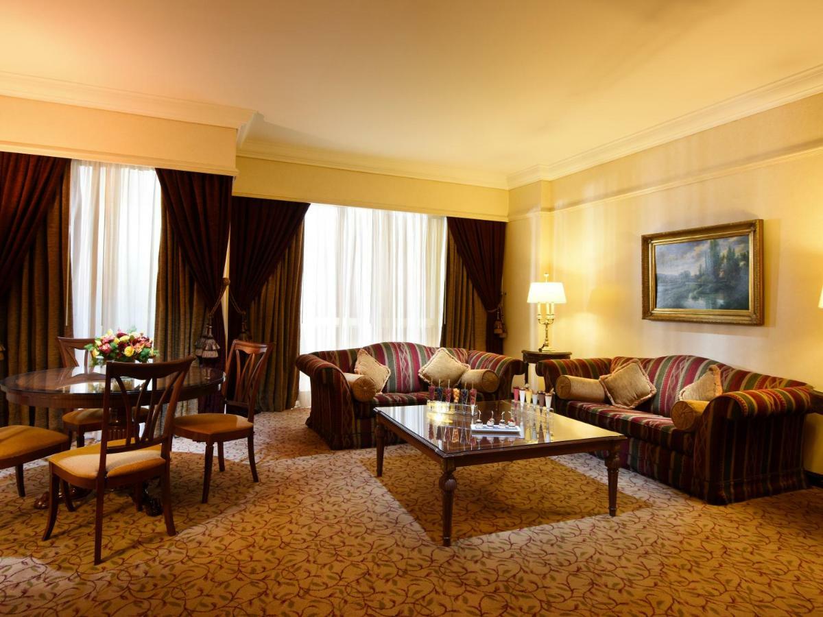 Готель Gefinor Rotana - Бейрут Екстер'єр фото A suite at the Grand Hotel